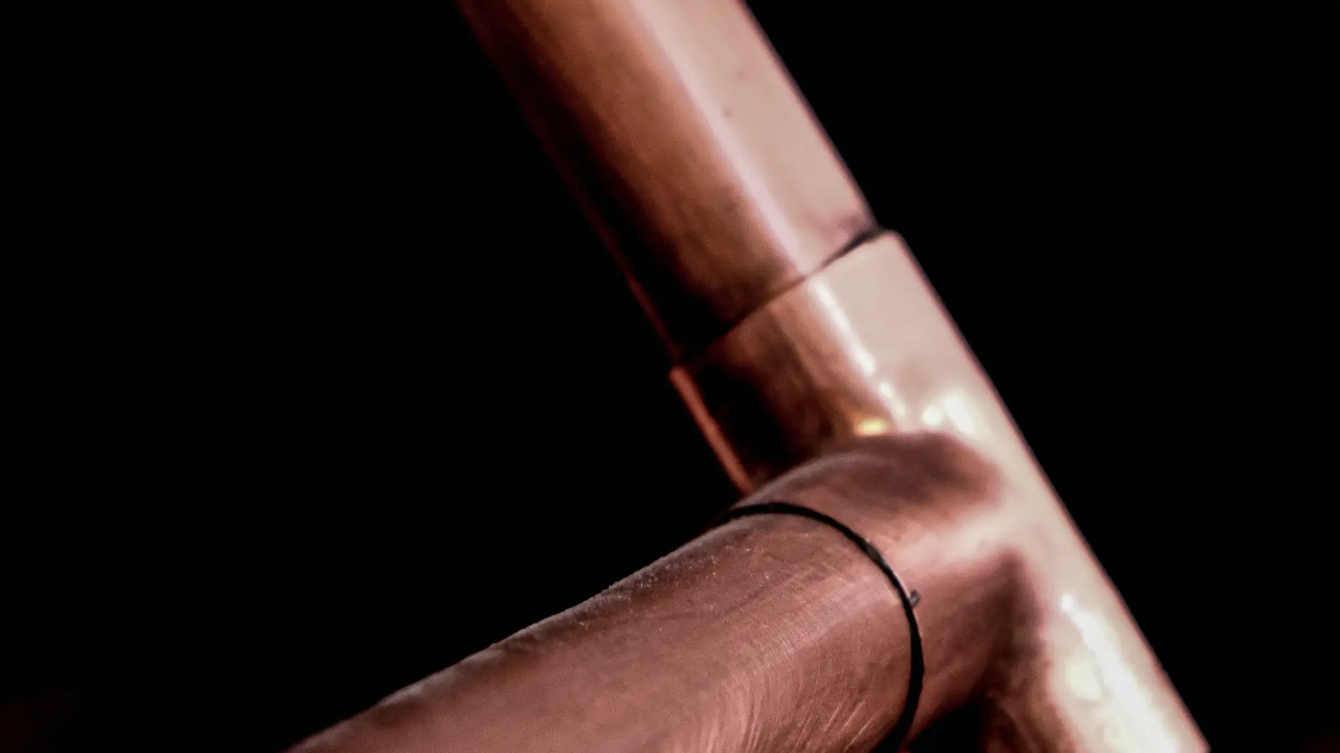 New copper water line with a soldered tee fitting